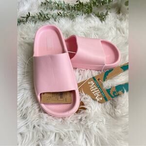 NWT Mad Love Star Slide Sandals SIZE 6